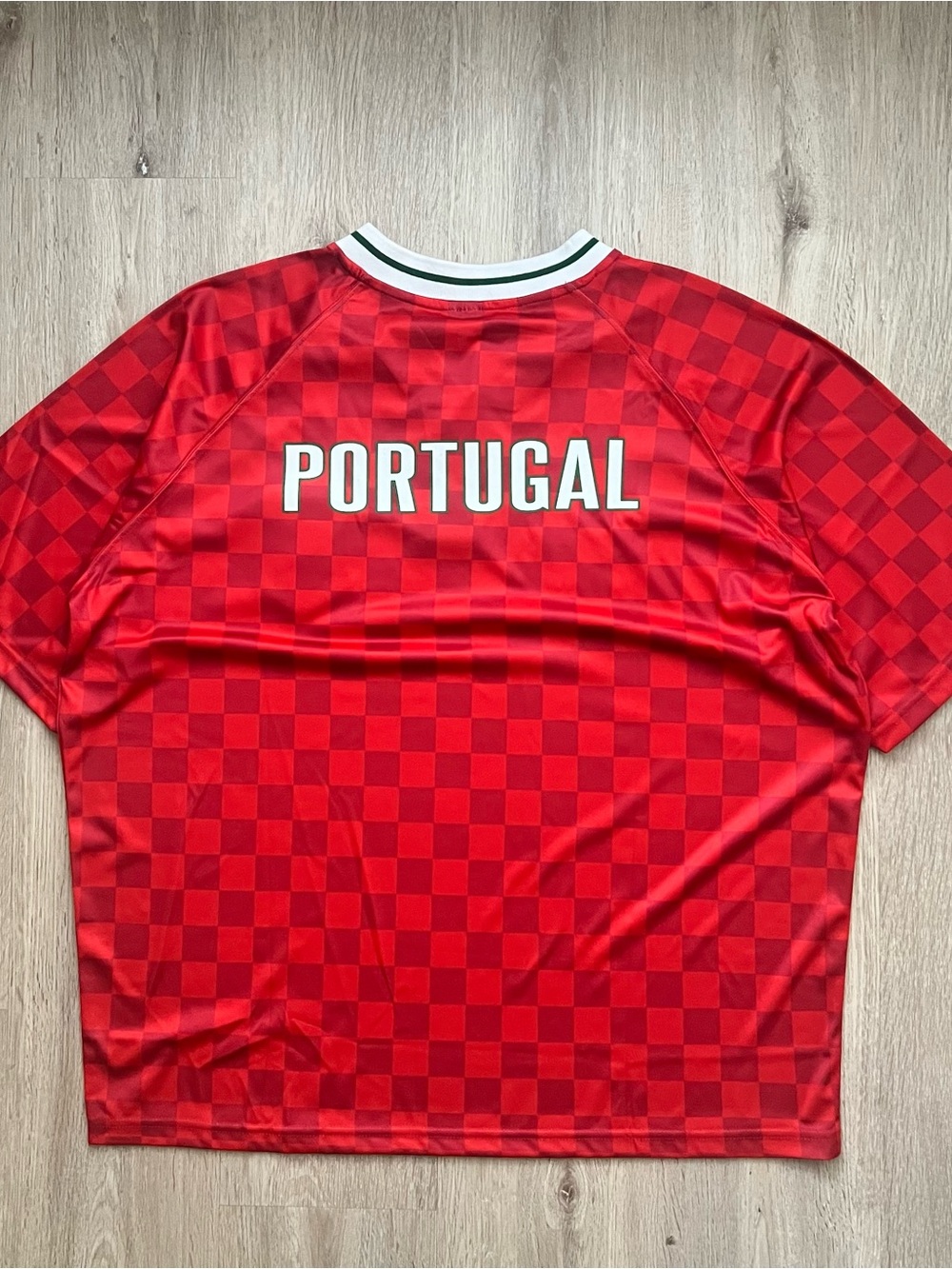 NWT Umbro Portugal Soccer Jersey Mens L Red Checkered World Cup 2026 Football - Picture 2 of 9